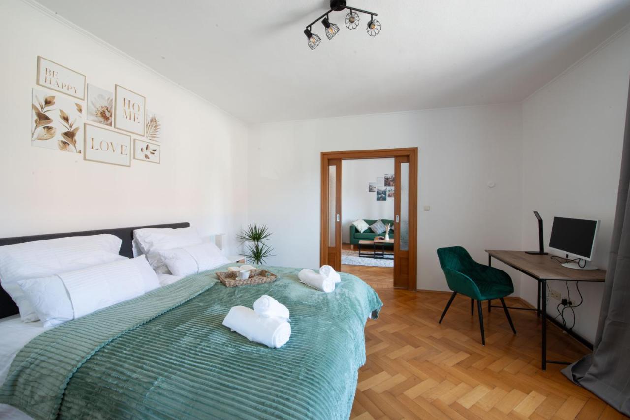 Bessa Homes 6 Personen 2 Schlafzimmer, 3 King Size, Betten, Balkon, Kueche Haag in Oberbayern المظهر الخارجي الصورة