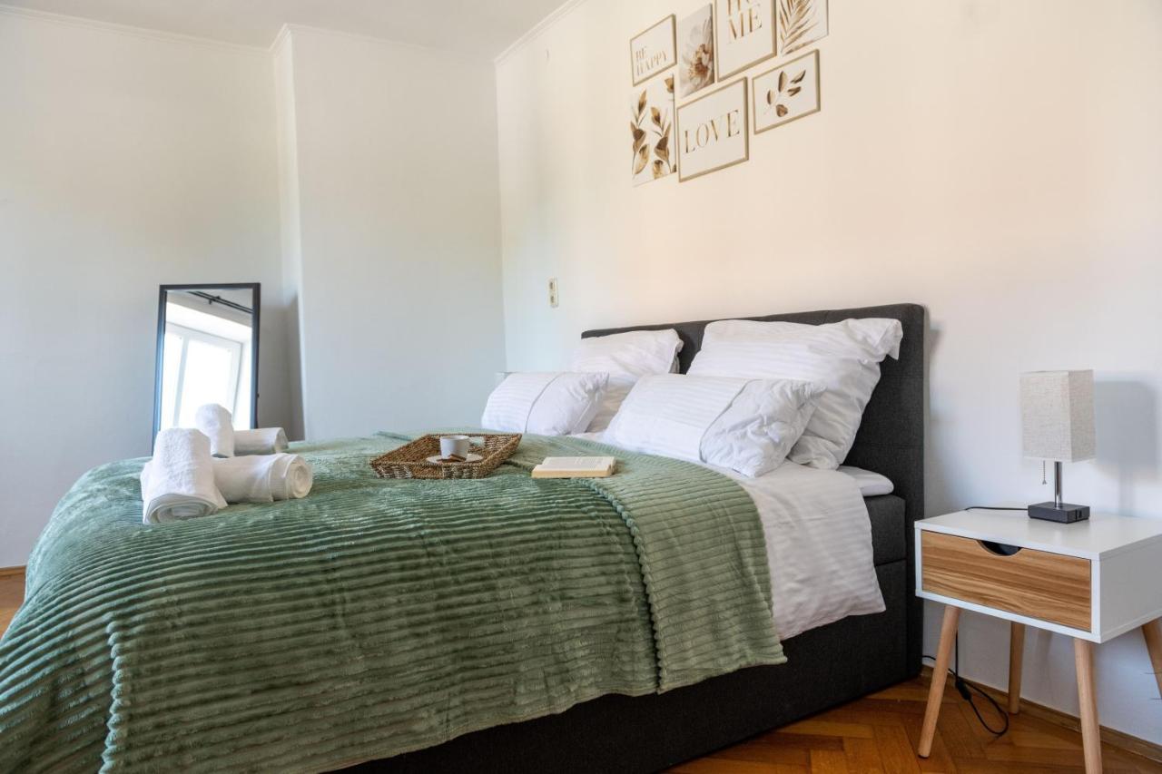 Bessa Homes 6 Personen 2 Schlafzimmer, 3 King Size, Betten, Balkon, Kueche Haag in Oberbayern المظهر الخارجي الصورة