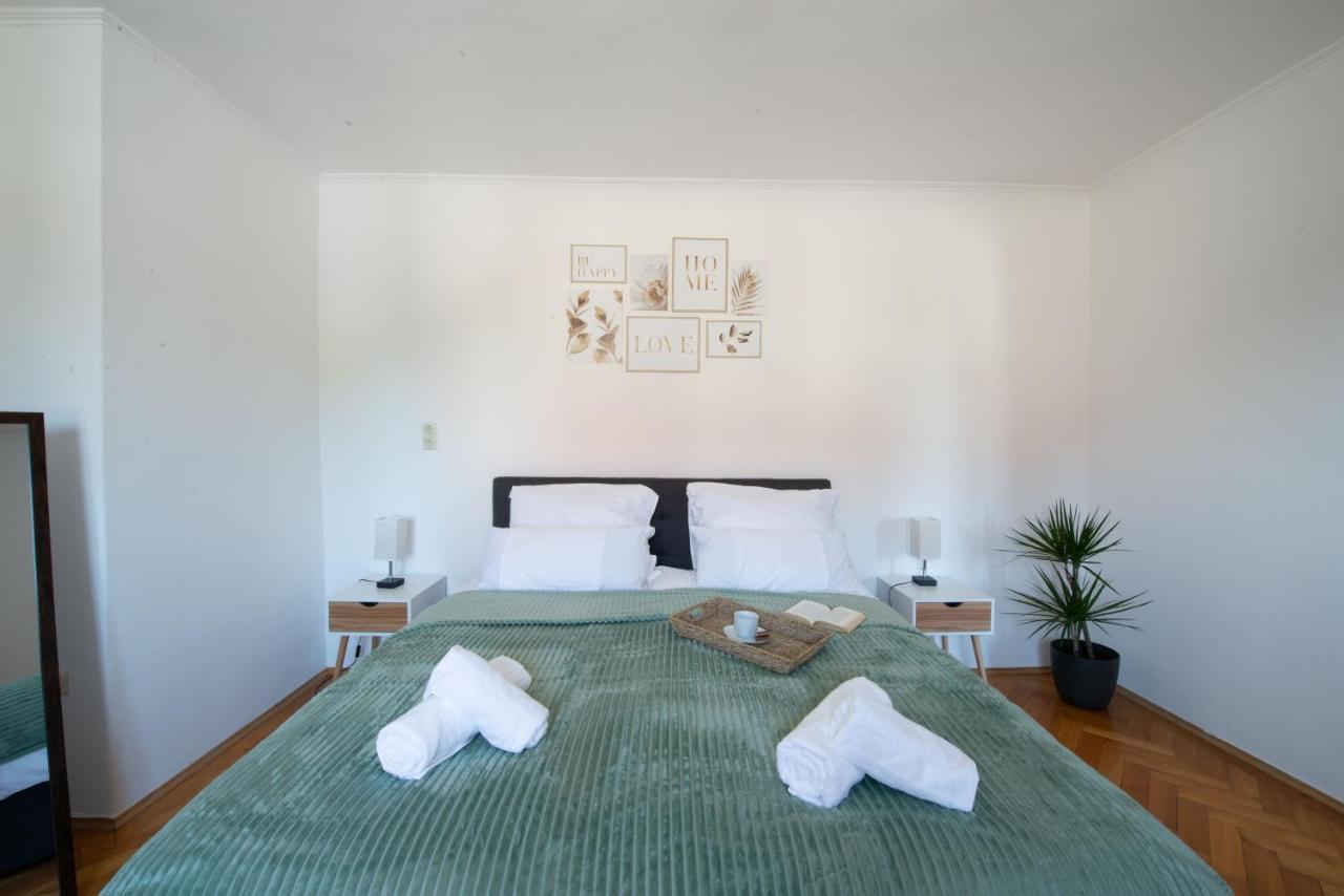 Bessa Homes 6 Personen 2 Schlafzimmer, 3 King Size, Betten, Balkon, Kueche Haag in Oberbayern المظهر الخارجي الصورة